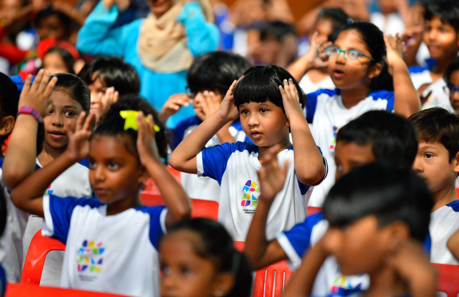 ފިންލެންޑު އިންޓަނޭޝަލް ސްކޫލު ހުޅުވަން މިއަދު އެ ސްކޫލުގައި ބޭއްވި ރަސްމިއްޔާތުގައި އެ ސްކޫލުގެ ދަރިވަރުން ބައިވެރިވަނީ.-- ފޮޓޯ: ހުސެއިން ވަހީދު/ މިހާރު