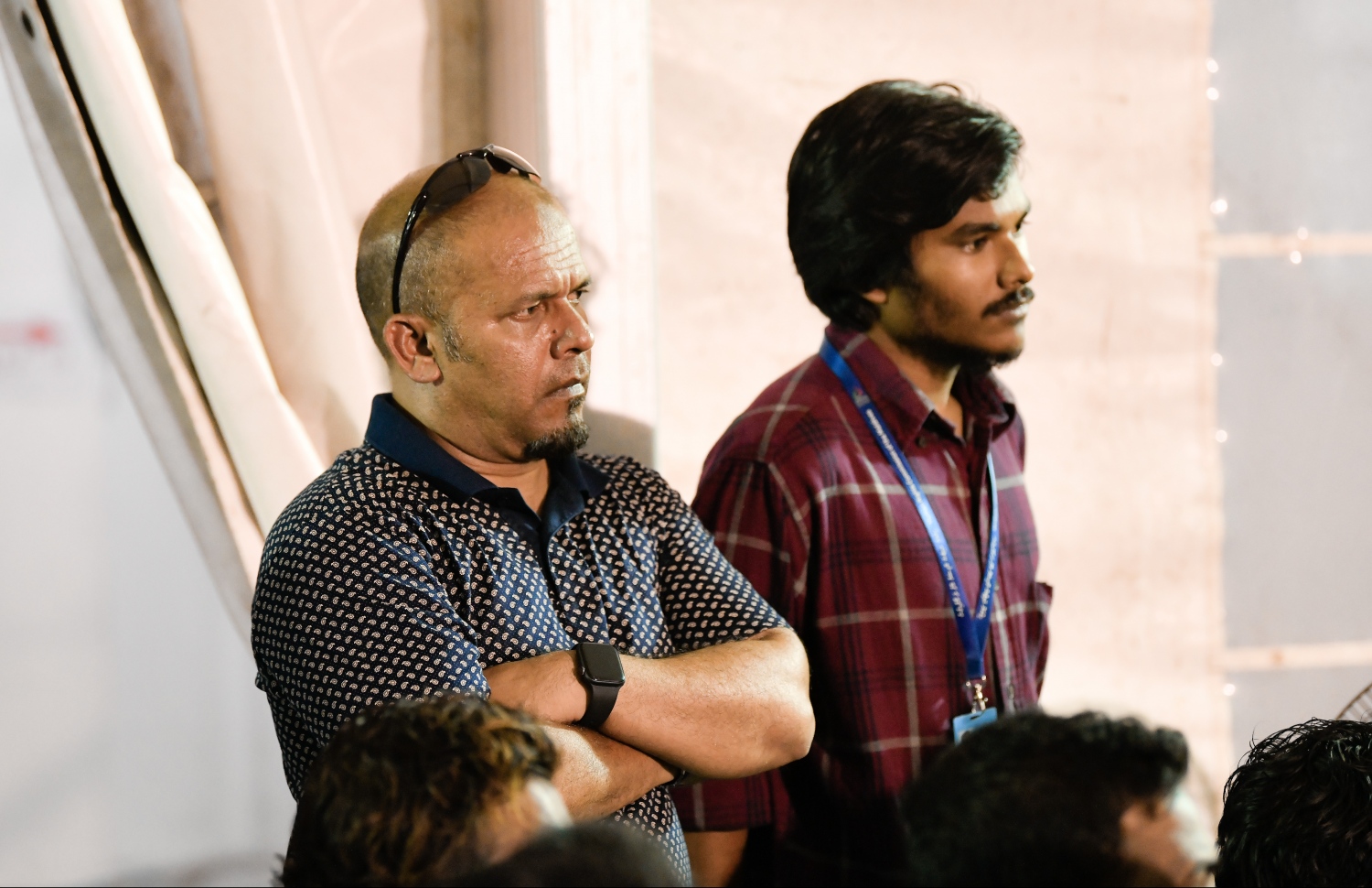 ވޯޓުތައް މިރޭ ގުނި ގަޑީގައި އިލެކްޝަންސް ކޮމިޝަންގެ ރައީސް ޝަރީފް މަޑުކޮށްލައިގެން. --- ފޮޓޯ: ހުސެއިން ވަހީދު/ މިހާރު