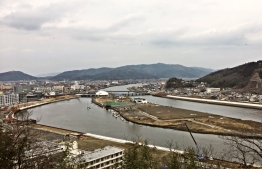 The Kitakami River running through Ishinomaki City, as viewed from Hiyoriyama. PHOTO/THE EDITION