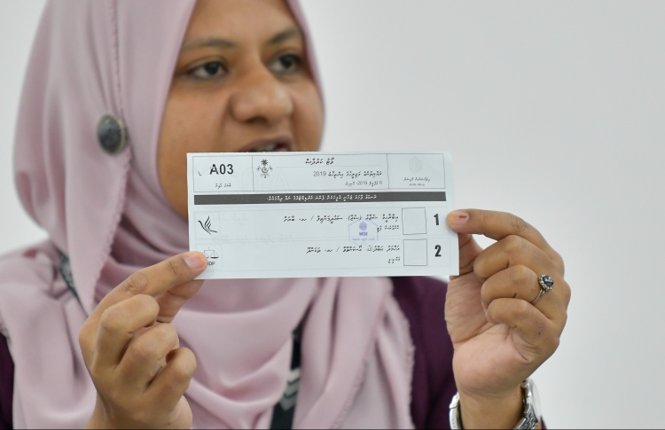 އޮފިޝަލުންނަށް ޕާޓީތަކުގެ މެމްބަރުން ހަރަކާތްތެރިވި!