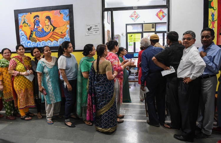 ޓަމިލް ނާޑޫން ވަނީ 1.3 ބިލިއަން ރުޕީސް އަތުލާފައި