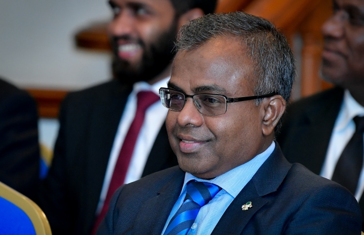 ޝަރުއީ ނިޒާމު ޕެރަލައިޒް ކުރަން އެބައުޅޭ: ޑރ. ދީދީ