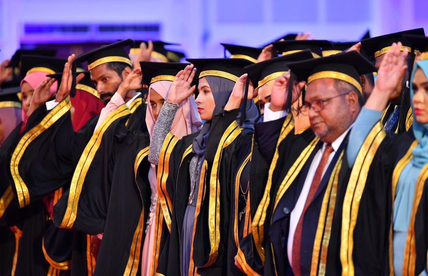 އެމްއެންޔޫ އިން މިދިޔަ އަހަރު ބޭއްވި ދަސްވެނިވުމުގައި ބައިވެރިވި ބައެއް ދަރިވަރުން.---ފޮޓޯތައް: ރައީސް އޮފީސް