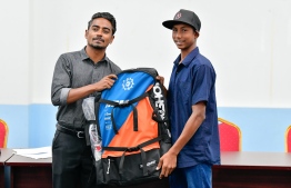 Kiteboarder Hassan Mahir and Deputy Minister of Youth, Sports and Community Empowerment. PHOTO: NISHAN ALI / MIHAARU