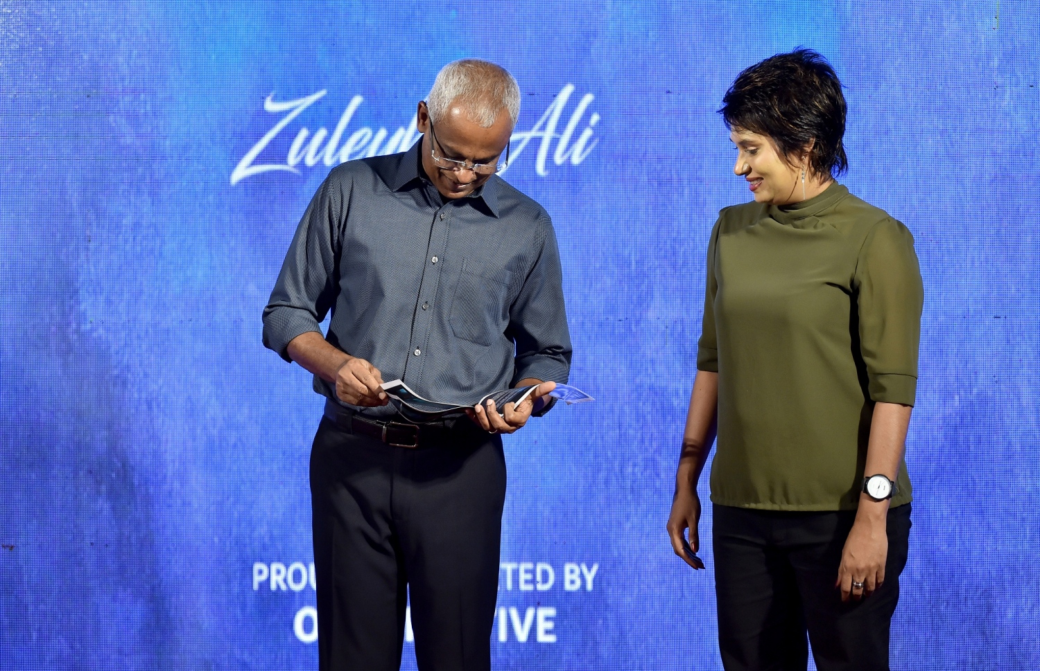 ޒުލެއިހާގެ ކުރެހުންތަކެއް ރައީސް އިބްރާހިމް މުހައްމަދު ސޯލިހް ރޭ ބައްލަވާލައްވަނީ. --- ފޮޓޯ: ރައީސް އޮފީސް