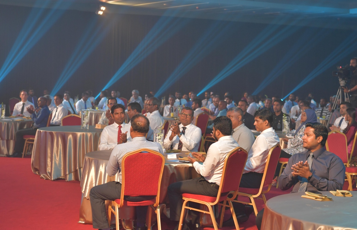 މާލެ: އޭޕްރިލް 14، 2019: ދިރާގު ފައިބާ ބްރޯޑުބޭންޑުގެ ހިދުމަތް ރާއްޖޭގެ 75 ޕަސެންޓް ސަރަހައްދަށް ދިނުން ފާހަގަކުރުމަށް ދަރުބާރުގޭގައި ބޭއްވި ރަސްމިއްޔާތެގެ ތެރެއިން.-- ފޮޓޯ: ރައީސް އޮފީސް