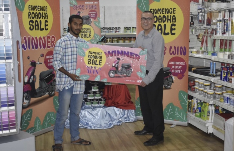 އޭސްހާޑުވެއާގެ ރޯދަސޭލްގެ ފުރަތަމަ ނަސީބުވެރިޔާ ހޮވައިފި