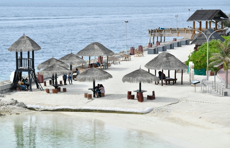 ރަސްފަންނަށް ދިޔަ މީހުންގެ އެހީ ފުލުހުން ބޭނުންވެއްޖެ