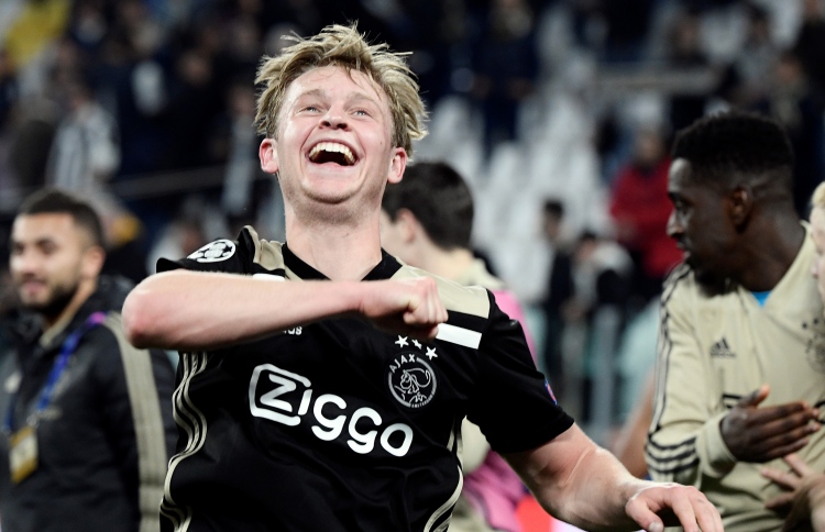 ޑި ޔޮން މައްސަލައިގައި ޕިރްލޯ ހިތްހަމަނުޖެހިފައި