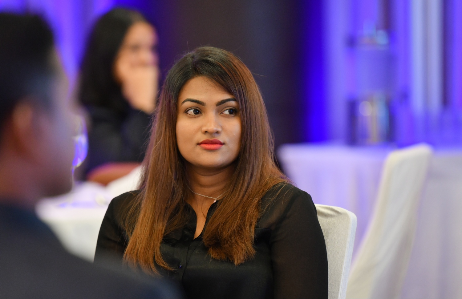 މިރޭގެ ރަސްމިއްޔާތުގައި، ޔޫތު މިނިސްޓަރު މަހްލޫފްގެ އަނބިކަނބަލުން އަދި ނައިބު ރައީސް ފައިސަލްގެ ސެކްރެޓަރީ ނަޒްރާ ނަސީމް ބައިވެރިވެވަޑައިގަންނަވަނީ.---ފޮޓޯ: ހުސައިން ވަހީދު/މިހާރު