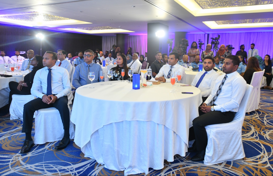 މާލެ: އޭޕްރީލް 18، 2019- މަގުމަތީގެ ރައްކާތެރިކަމާ ގުޅޭ އެކްޝަން ޕްލޭން އިފްތިތާހުކުރުމަށް ހޮޓެލް ޖެންގައި ބޭއްވި ރަސްމިއްޔާތުގެ ތެރެއިން.---ފޮޓޯ: ހުސައިން ވަހީދު/މިހާރު