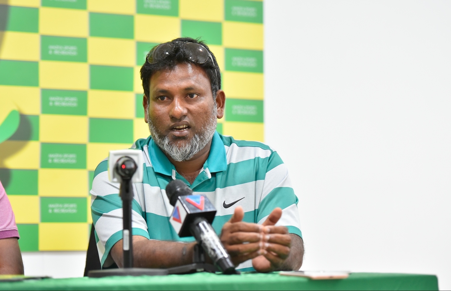 މާޒިޔާގެ ނޫސްވެރިންގެ ބައްދަލުވުމެއްގެ ތެރެއިން ވައްހާބު ވާހަކަ ދައްކަވަނީ.--ފޮޓޯ: މިހާރު ފައިލް ފޮޓޯ