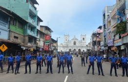 Sri Lankan security personnel keep watch outside the church premises following a blast at the St. Anthony's Shrine in Kochchikade, Colombo on April 21, 2019. - Explosions have hit three churches and three hotels in and around the Sri Lankan capital of Colombo, police said on April 21. (Photo by ISHARA S.  KODIKARA / AFP)