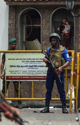 Sri Lankan security personnel keep watch outside the church premises following a blast at the St. Anthony's Shrine in Kochchikade in Colombo on April 21, 2019. - At least 137 people were killed in Sri Lanka on April 21, police sources told AFP, when a string of blasts ripped through high-end hotels and churches as worshippers attended Easter services. (Photo by ISHARA S. KODIKARA / AFP)