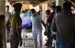 Sri Lankan hospital workers transport a body on a trolley at a hospital morgue following an explosion at a church in Batticaloa in eastern Sri Lanka on April 21, 2019. - A series of eight devastating bomb blasts ripped through high-end hotels and churches holding Easter services in Sri Lanka on April 21, killing nearly 160 people, including dozens of foreigners. (Photo by LAKRUWAN WANNIARACHCHI / AFP)