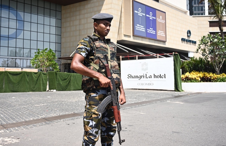 ބޮމުގެ ހަމަލާ އަށް ފަހު ލަންކާގެ ޝަންގްރިއްލާ ހުޅުވަނީ