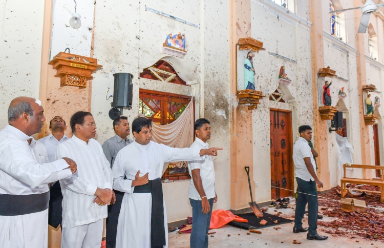 ބޮމުގެ ހަމަލާއާ ގުޅިގެން ސިރިސޭނާއާ ސުވާލު ކުރަނީ