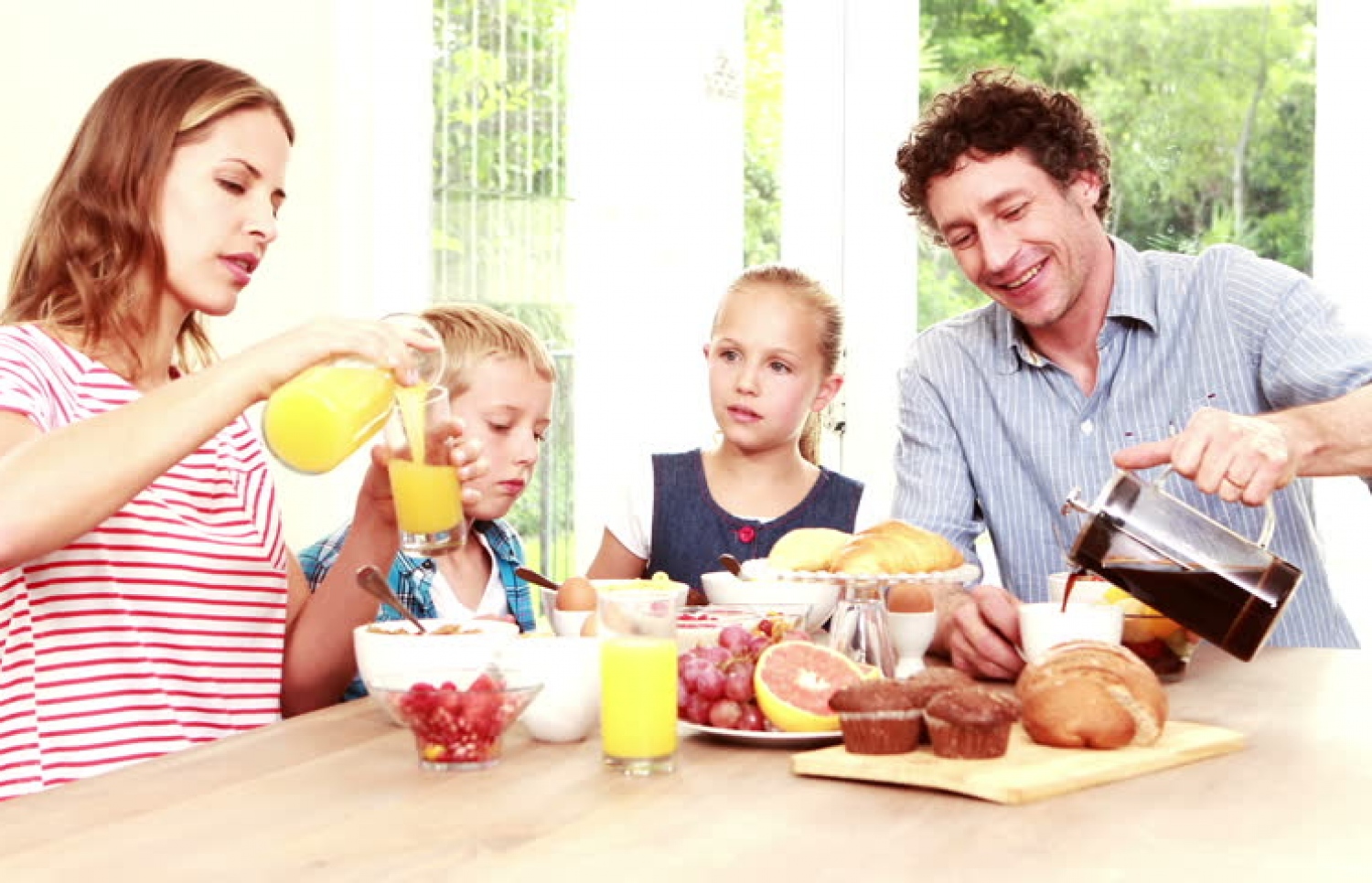 އާއިލާއެއް ނާސްތާގައި.