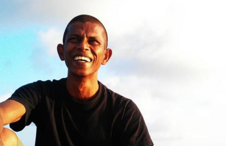 "އަޒްމީ އަކީ އޭގެ ދެވަނައެއް ނެތް ފަދަ ބޭފުޅެއް"