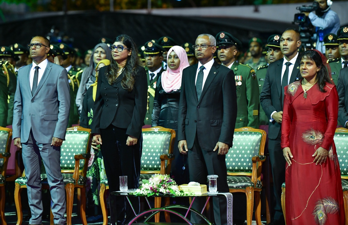 މާލެ: އޭޕްރިލް 23، 2019: ސިފައިންގެ 127 ވަނަ އަހަރީ ދުވަހުގެ މުނާސަބަތުގައި ބޭއްވި ރަސްމިއްޔާތުގައި ރައީސް އިބްރާހިމް މުހައްމަދު ސޯލިހް (މ) އަދި ޑިފެންސް މިނިސްޓަރު މާރިޔާ އަހުމަދު ދީދީ (ވ) ބައިވެރިވެ ވަޑައިގަންނަވަނީ-- ފޮޓޯތައް: ނިޝާން އަލީ /މިހާރު