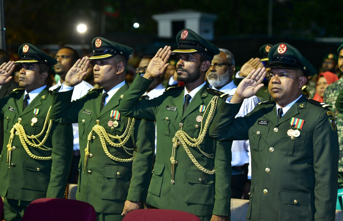 މާލެ: އޭޕްރިލް 23، 2019: ސިފައިންގެ 127 ވަނަ އަހަރީ ދުވަހުގެ މުނާސަބަތުގައި ބޭއްވި ރަސްމިއްޔާތުގައި ބައެއް ސިފައިން ބައިވެރިވަނީ.-- ފޮޓޯތައް: ނިޝާން އަލީ /މިހާރު