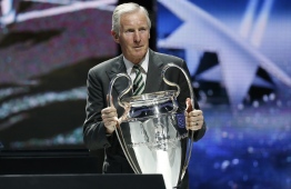 (FILES) In this file photo taken on August 29, 2013 Scottish former football player Billy McNeill arrives with the Champions League trophy during the UEFA 2013/2014 Champions League group stage draw in Monaco. - Former Celtic captain Billy McNeill, the skipper of the 'Lisbon Lions' side that became the first British team to win the European Cup in 1967, has died aged 79, his family announced on the club's website on April 24, 2019. (Photo by Valery HACHE / AFP)