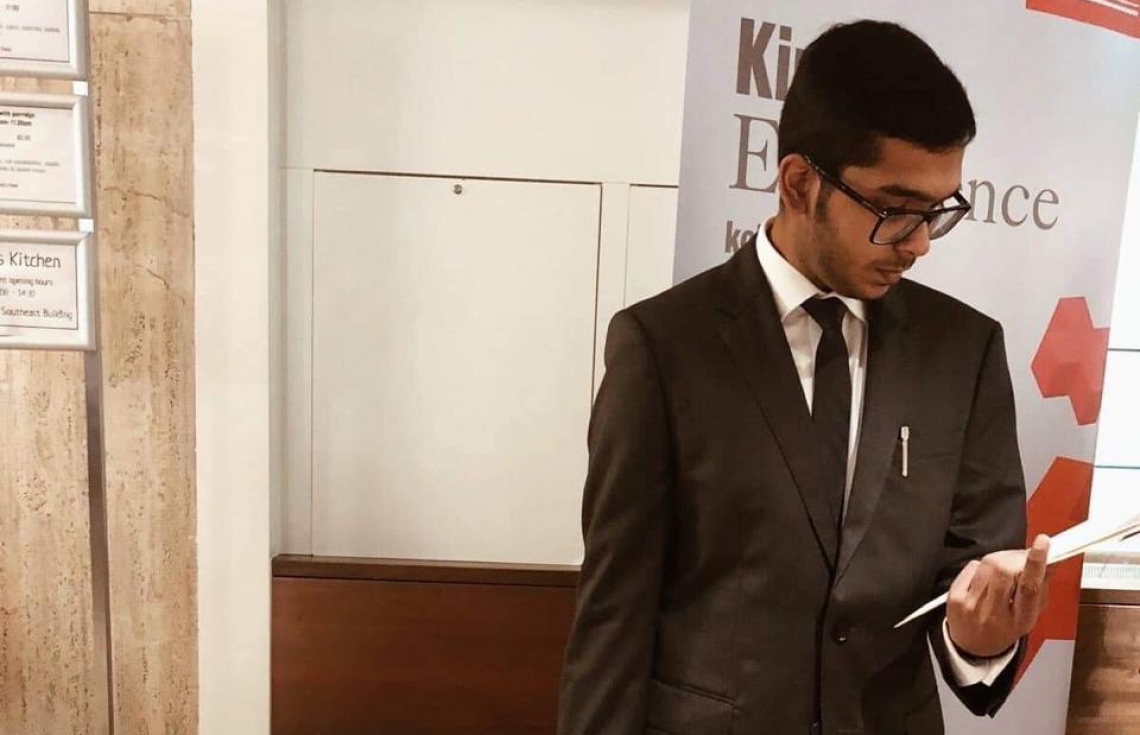 ޝައްފާން: އޮކްސްފޯޑް ޔުނިވަސިޓީގައި ހަދާނީ މާސްޓާޒް ޑިގްރީ