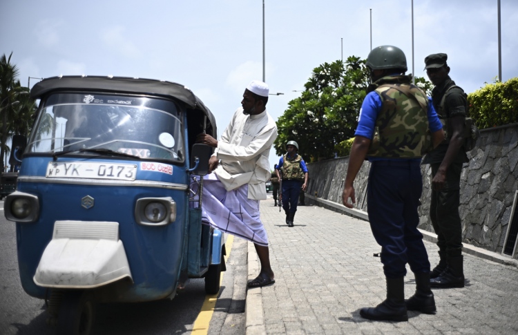 ލަންކާގައި 4 ދުވަސް ތެރޭ 100 މީހުން ހައްޔަރުކޮށްފި