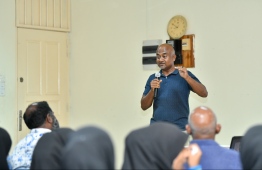 Renowned goal keeper and coach Mauroof Ahmed (Maattey) speaking in the first "Champion's Talk" held in Kaafu Atoll Education Centre. PHOTO: HUSSAIN WAHEED / MIHAARU
