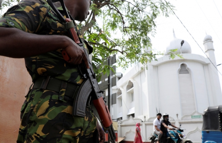 ލަންކާގައި ހިނގި ކުރިމަތިލުމެއްގައި 15 މީހުން މަރު