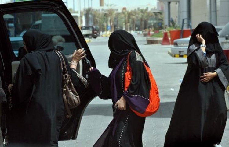 މޫނު ނިވާކޮށްގެން އުޅުން ލަންކާގައި މަނާކޮށްފި