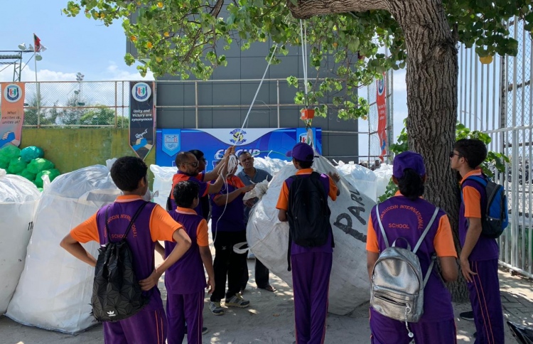 ޣިޔާސުއްދީން: ތިމާވެށީގައި ހިމާޔަތުގައި ނަމޫނާއަކަށް