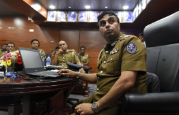 (FILES) In this file photo taken on March 07, 2017, Sri Lanka police chief Pujith Jayasundara (R) launches the first on-line service delivery of the Sri Lankan police at the headquarters in Colombo. - Sri Lanka's President on April 29 suspended his police chief over his alleged failure to prevent Easter Sunday suicide bombings that killed 253 people and named a successor to lead investigations. (Photo by Ishara S. KODIKARA / AFP)