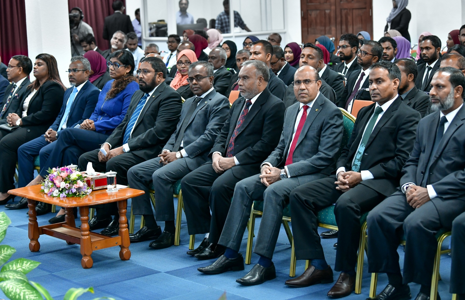 ޝަރުއީ ދާއިރާ ތަރައްގީކޮށް، އިސްލާހު ކުރާނެ މަގުޗާޓު ނެރުމަށް އިސްލާމީ މަރުކަޒުގައި ބޭއްވި ރަސްމިއްޔާތެއްގައި ސުޕްރީމް ކޯޓުގެ ފަނޑިޔާރުންނާއި ބައެއް ވަޒީރުން..-- ފޮޓޯ: ނިޝާން އަލީ /މިހާރު