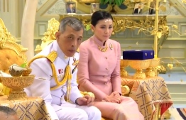 ތައިލެންޑުގެ ރަސްގެފާން ވައިޖިރަލޯންގްކޯން އާއި ބޮޑީގާޑް ސުތިދާގެ ކައިވެނީގެ ރަސްމިއްޔާތު ބާއްވަނީ. --ފޮޓޯ:އޭއެފްޕީ