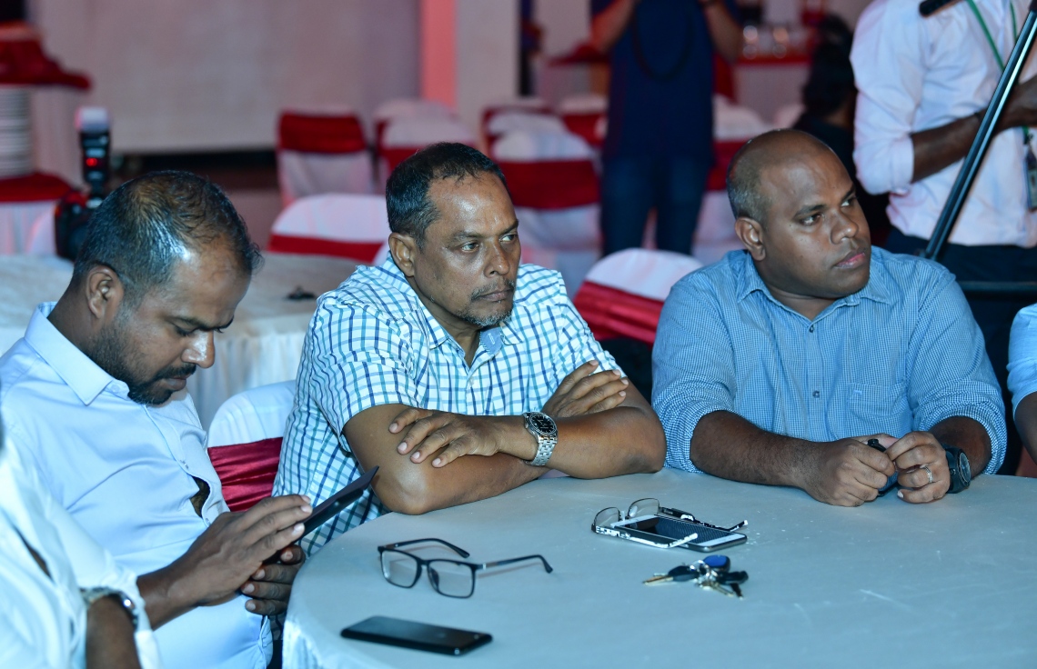 މާލެ: މޭ 3، 2019- މި އަހަރުގެ ނޫސްވެރިކަމުގެ މިނިވަންކަމުގެ ދުވަސް ފާހަގަކުރަން މޯލްޑިވްސް މީޑިއާ ކައުންސިލް (އެމްއެމްސީ) ން މިރޭ ބޭއްވި ރަސްމިއްޔާތުގައި ބައިވެރިވި ބައެއް ނޫސްވެރިން.---ފޮޓޯ: ނިޝާން އަލީ/ މިހާރު