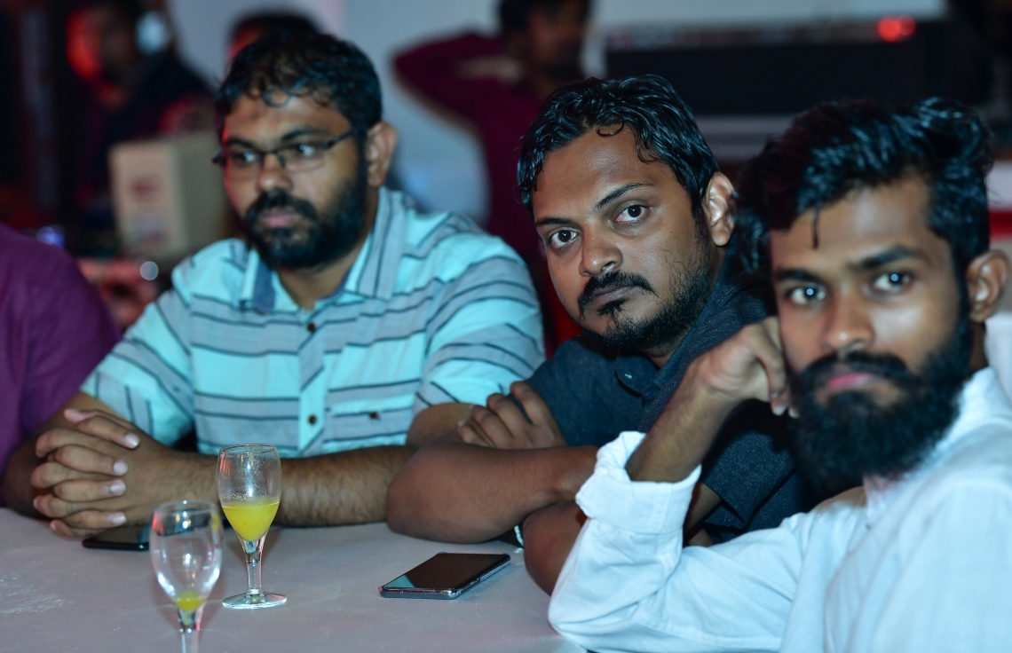 މާލެ: މޭ 3، 2019- މި އަހަރުގެ ނޫސްވެރިކަމުގެ މިނިވަންކަމުގެ ދުވަސް ފާހަގަކުރަން މޯލްޑިވްސް މީޑިއާ ކައުންސިލް (އެމްއެމްސީ) ން މިރޭ ބޭއްވި ރަސްމިއްޔާތުގައި ބައިވެރިވި ބައެއް ނޫސްވެރިން.---ފޮޓޯ: ނިޝާން އަލީ/ މިހާރު