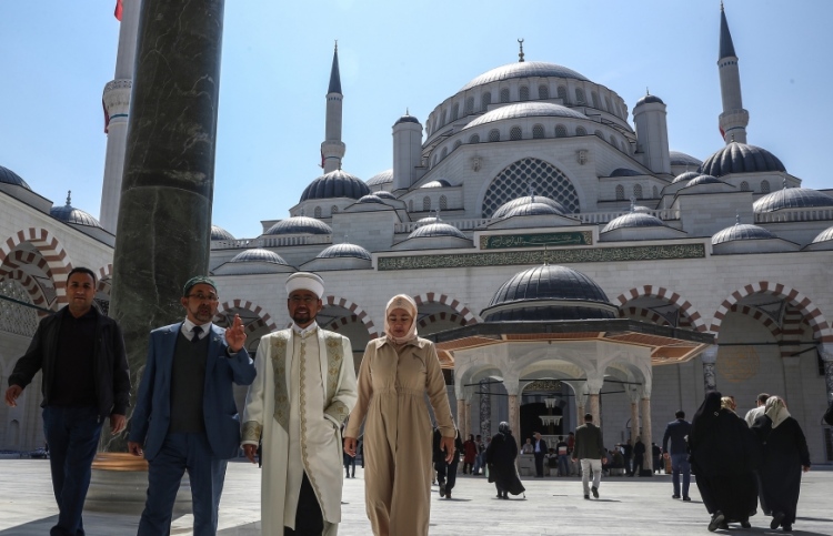 ތުރުކީގެ އެންމެ ބޮޑު މިސްކިތް އިސްތަންބޫލްގައި ހުޅުވައިފި