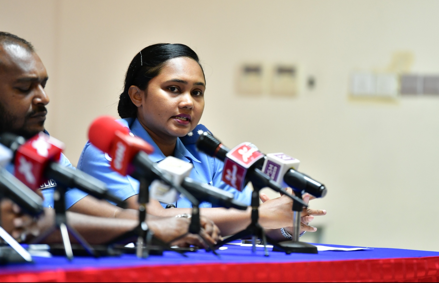 ފުލުހުންގެ ތަރުޖަމާނު އިޒްމިއާ ޒާހިރު މިއަދު ވާހަކަ ދައްކަވަނީ. --- ފޮޓޯ: ހުސެއިން ވަހީދު/ މިހާރު