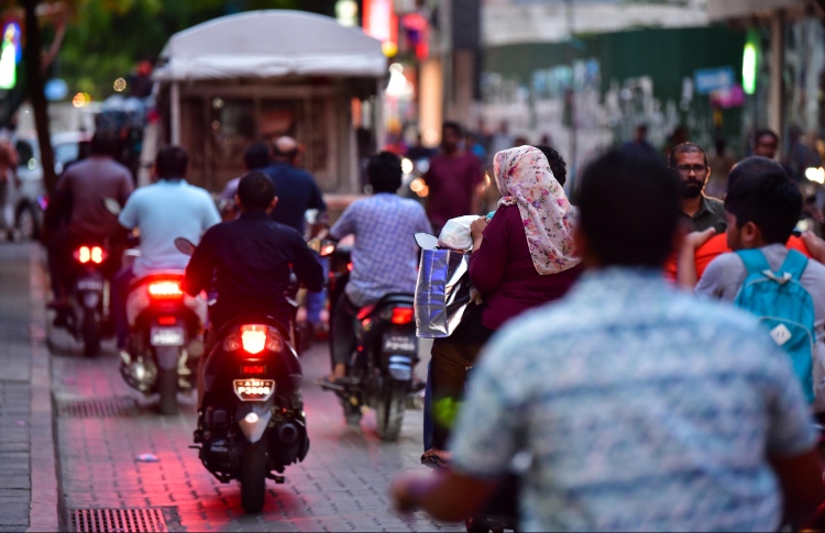 ފޮށުނު މީހާ ޝަރީއަތް ނިމެންދެން ބަަންދަށް