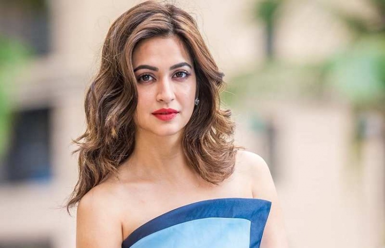 ބޮލީވުޑްގެ ޚަބަރުތައް ކުރުކޮށް