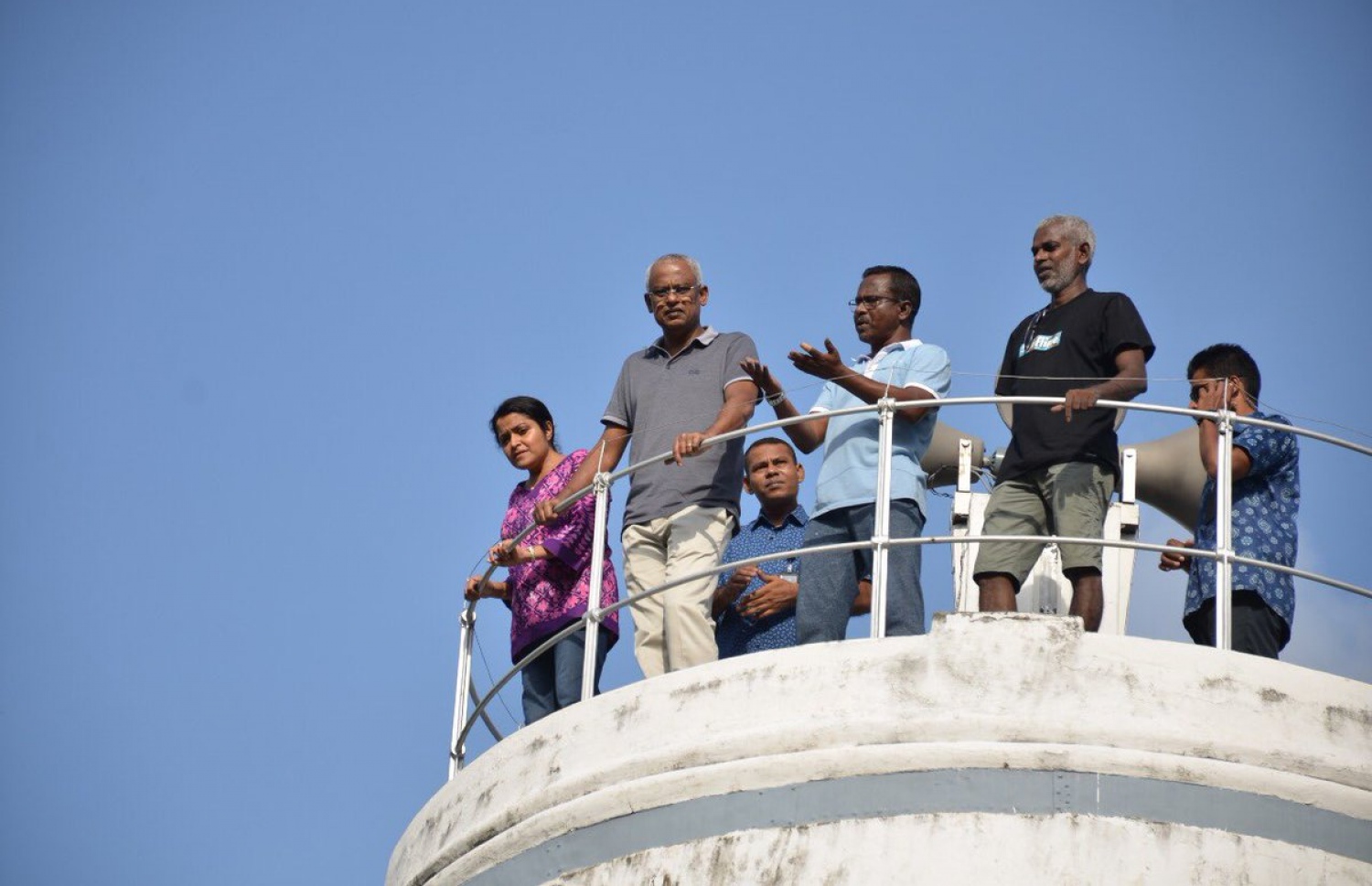 ހުކުރު މިސްކިތް އާބާތުރަ ފިލުވުމުގެ މަސައްކަތުގައި ރައީސް ބައިވެރިވެ ވަޑައިގަންނަވަނީ-- ފޮޓޯ: ހެރިޓޭޖް