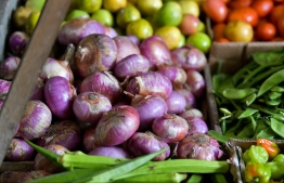 (FILE) Onions for sale, captured on May 6, 2019:the price of onions have increased to MVR 350  -- Photo: Mihaaru