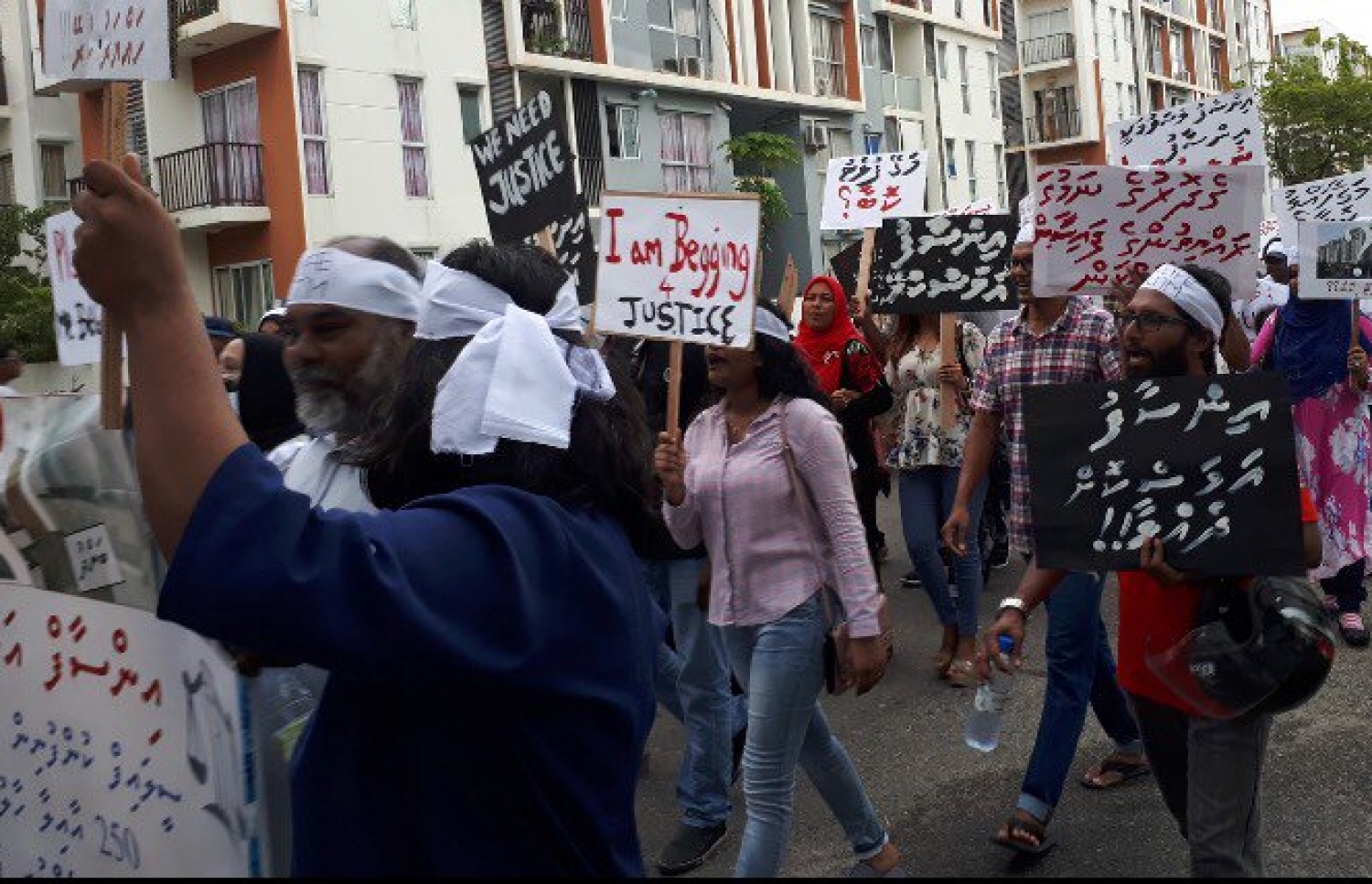 ސީ ލައިފް އިން އޮޅުވާލި އާއިލާތަކަށް އިންސާފު އަވަސްކޮށްދޭން އެދި އަޑު އުފުލަނީ. --ފޮޓޯ/ސޯޝަލްމީޑިއާ