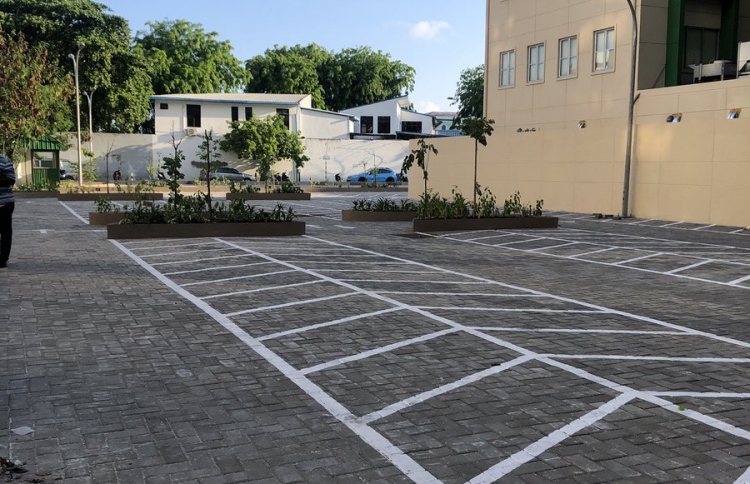 ފިނޭންސް ކައިރީ ޕާކު ކުރެވޭނެ ޖާގަ ހަދައިފި