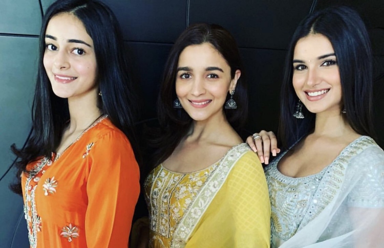 އަނަންޔާ (ވ) އާލިއާ އާއި "ސްޓޫޑަންޓް އޮފް ދި އިޔާ 2" ގެ އަނެއް ބަތަލާ ތާރާ ސުތާރިއާއާ އެކު.