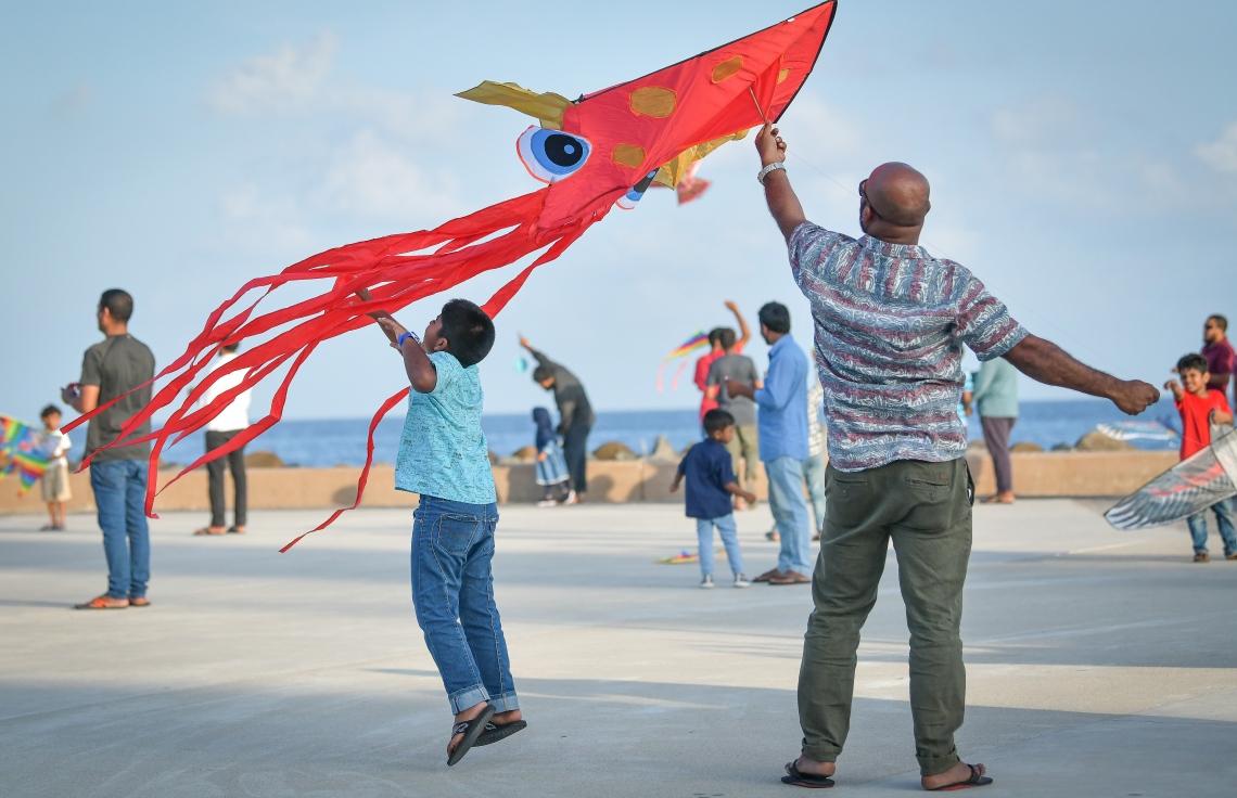 މާލެ: މޭ 9، 2019: މިއަދު ހަވީރު ރޯދަ ކުރުކޮށްލުމުގެ ގޮތުން، އުސްފަސްގަނޑު ސަރަހައްދުގައި ބަޔަކު މަޑިއަރުވަނީ.---ފޮޓޯ: ނިޝާން އަލީ/މިހާރު