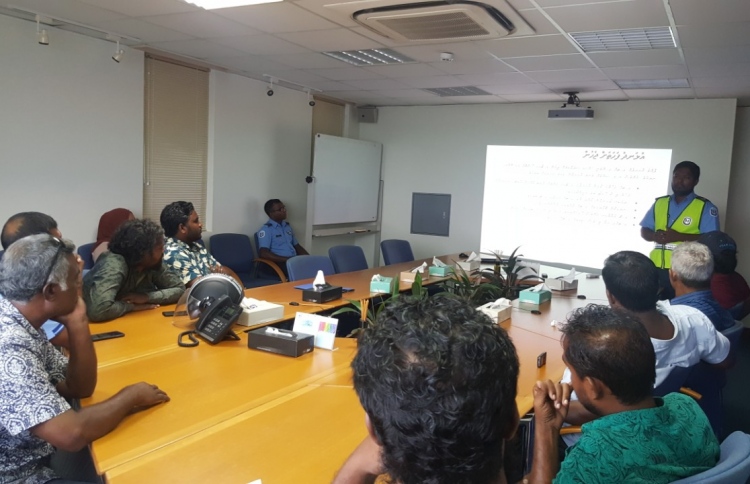 ބަސް ޑްރައިވަރުން އެއްގަމުގެ ގާނޫނުތަކަށް ހޭލުންތެރިކުރުވަނީ