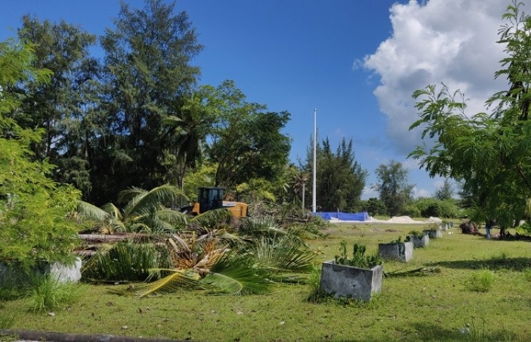 އައްޑޫ ސިޓީ ސްކެއާގައި ހުރި ރުއްތައް ކަނޑާލައިފި