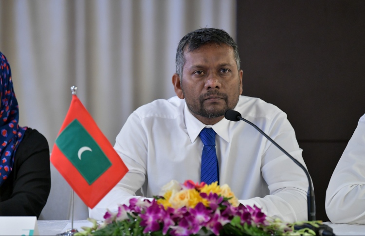 ކައުންސިލްތަކުން ވިޔަފާރިތައް ފަށައިދޭން ޖެހޭ: ފައްޔާޒް